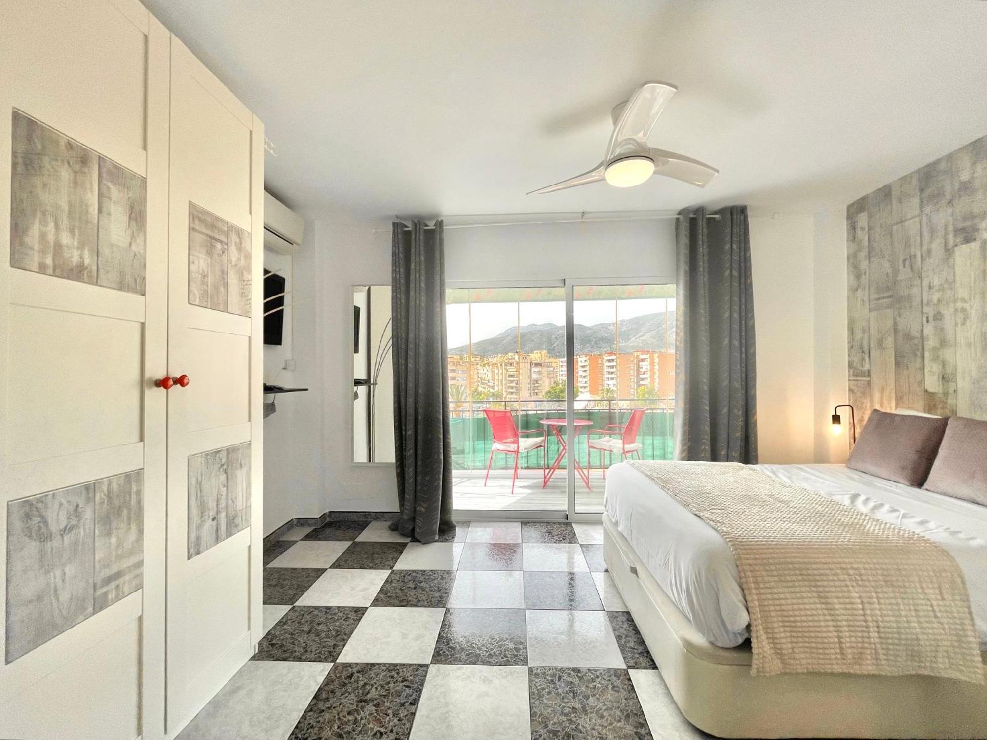 Lafrenchtouch - Coqueto Estudio Terraza Con Vistas 托雷莫利诺斯 外观 照片